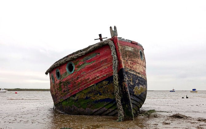 bateau echoue sur une plage