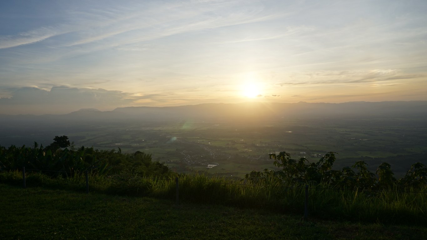พระอาทิตย์ตกที่ลานชมดาว ตาดหมอก