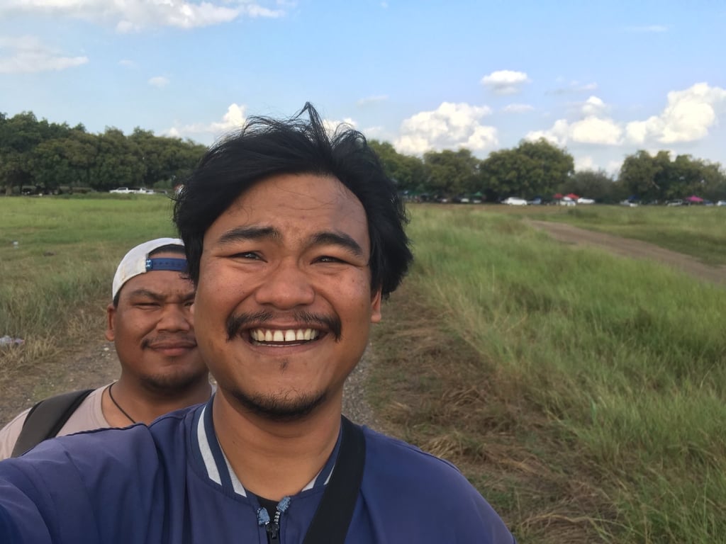 ถ่ายกับน้องชาย ที่ตลาดนัดเขาจีนแล