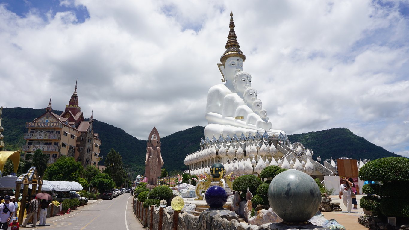 ว้ดผาซ่อนแก้ว