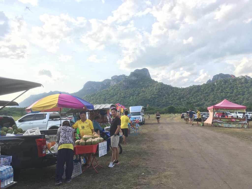 ตลาดนัดเขาจีนแล