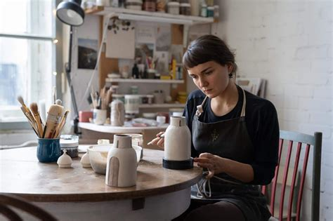 Microfinance vs Banques Traditionnelles: Guide Complet 2025