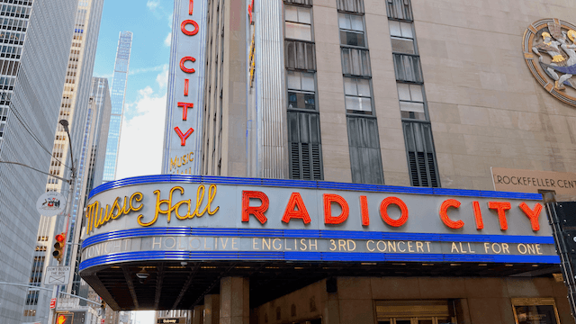 oloafo-day2-rajiocitymusichall-outside.png