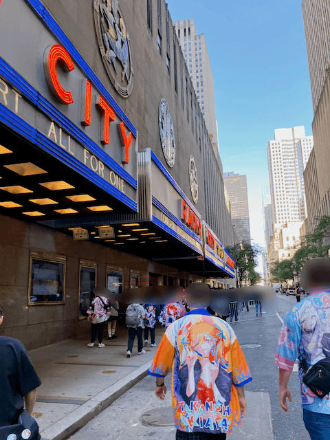 holoafo-day1-rajiocitymusichall-outside.png