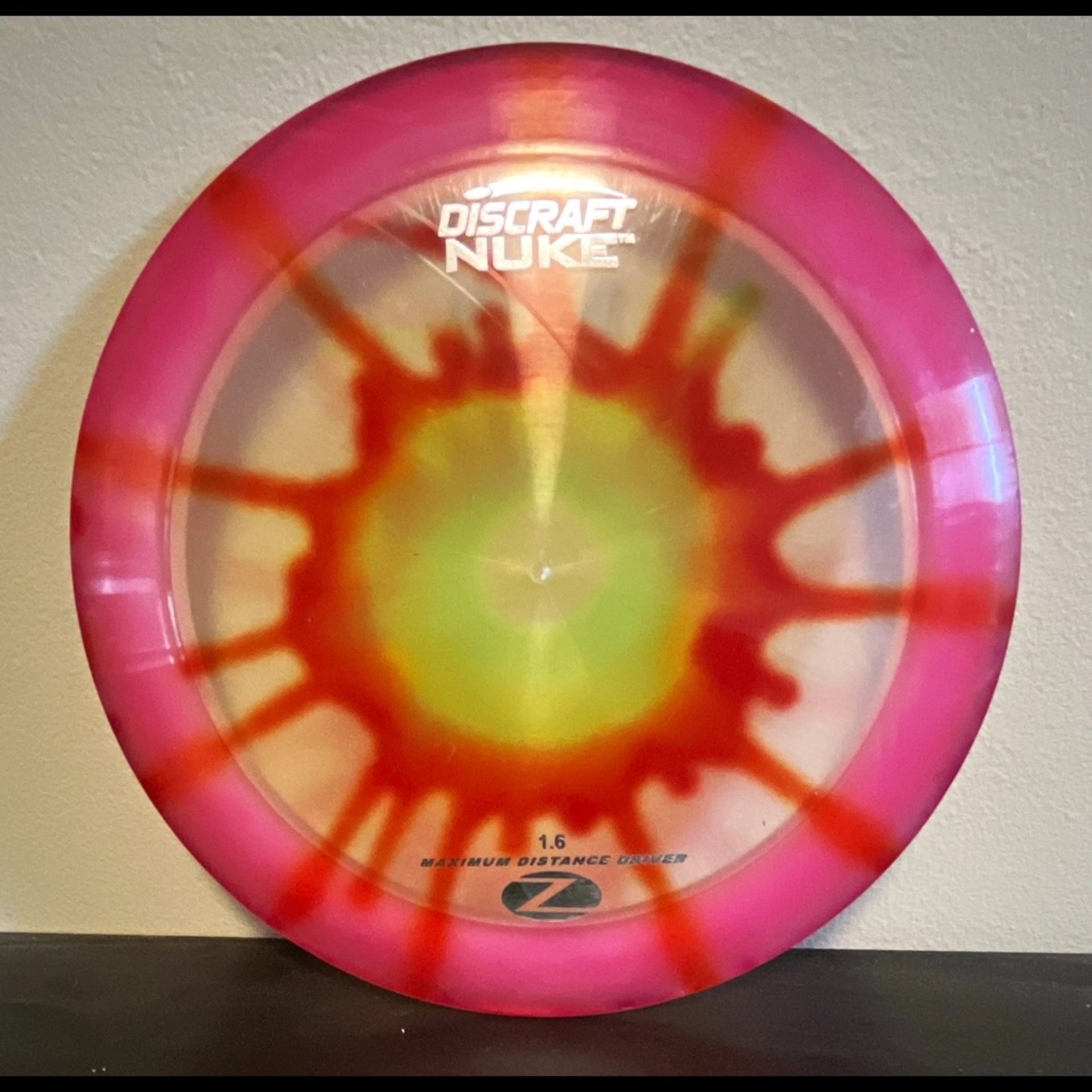 Discraft Nuke Z PFN Fly Dye 176g Pink/Red/Yellow