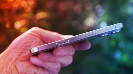 Az iPhone 17 Air elképesztően vékony, a Samsung ehhez képest masszív
