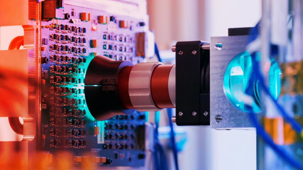 A fényalapú számítógép forradalma: az MI százszor hatékonyabb lehet