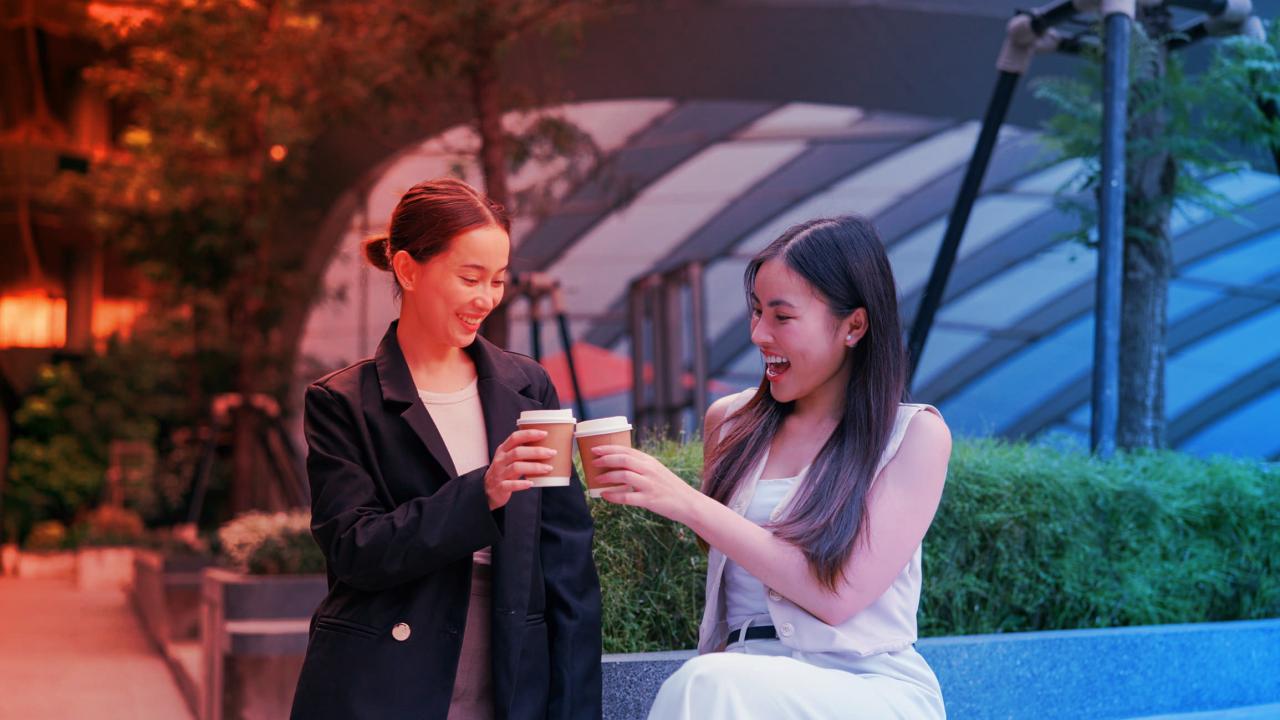 A Z generáció felkavarja az irodai hétköznapokat, papucsban és MI-vel dolgoznak