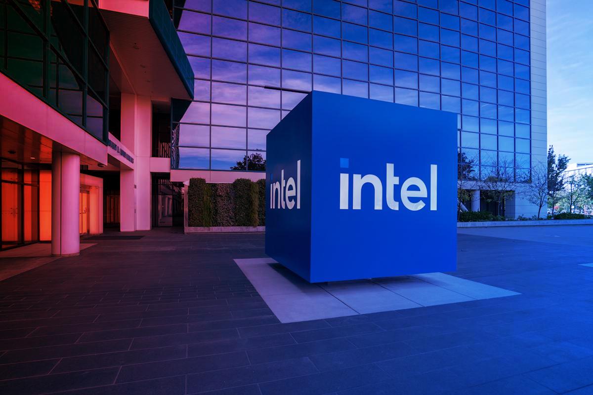 Az állam megmenti az Intelt: jön a milliárdos befektetés