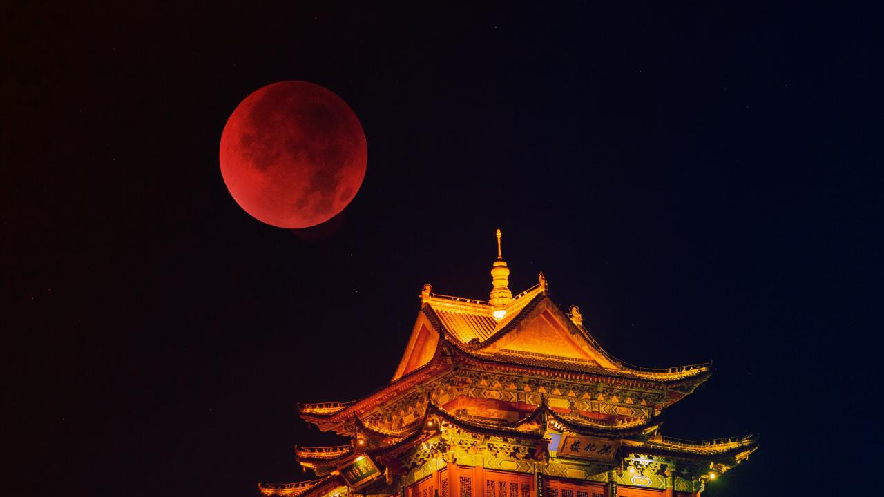 Az éjszaka legvéresebb holdja: vérhold-fotók a világ körül