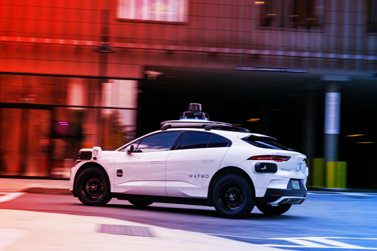 Az MI taxik már a reptéren: megérkezik a Waymo San Joséba