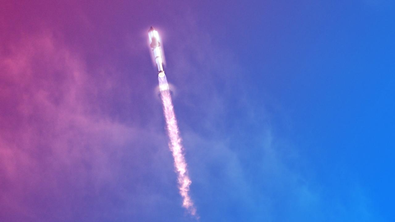 Az óriási Starship végre nem robbant fel – Siker a 10. teszt után!