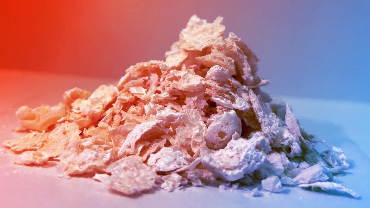 Az új műanyag, ami lenyomja a PET-et, és még le is bomlik