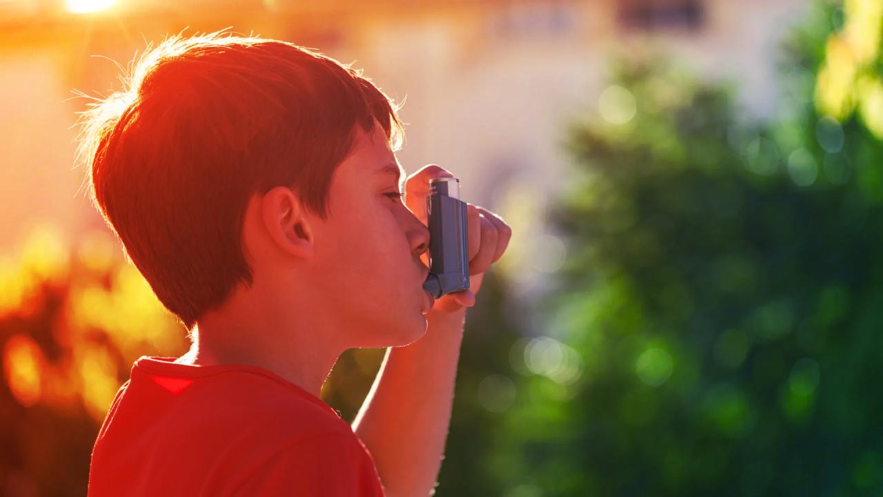 Egy új inhaláló, ami felezheti a gyerekek asztmarohamait