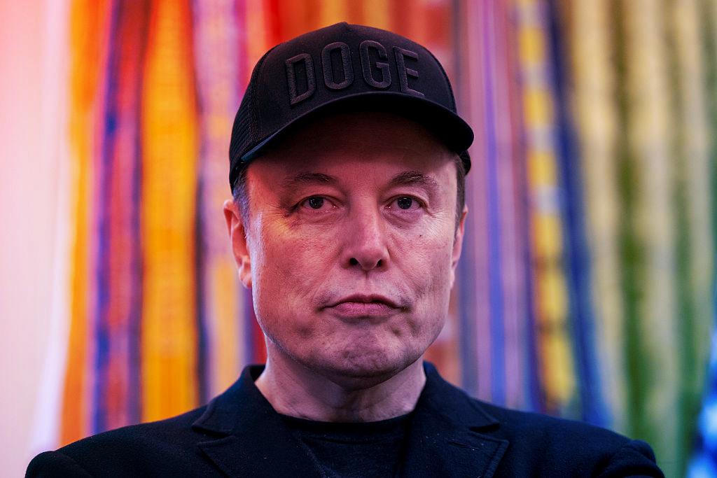 Elképesztő bónusz vár Muskra, ígéretek sokasága pénzhegyekkel