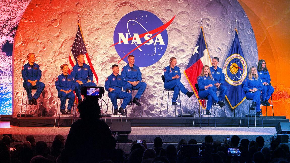 Új űrhajósok érkeztek, több nővel, nagyobb álmokkal