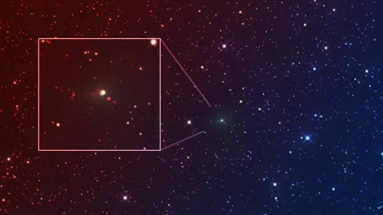 Zöld fényű üstökös közelít, látványos jelenség az égen