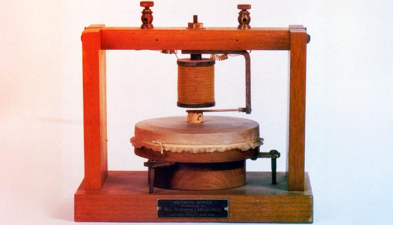 A telefon, ami mindent megváltoztatott: az első kétirányú kültéri hívás