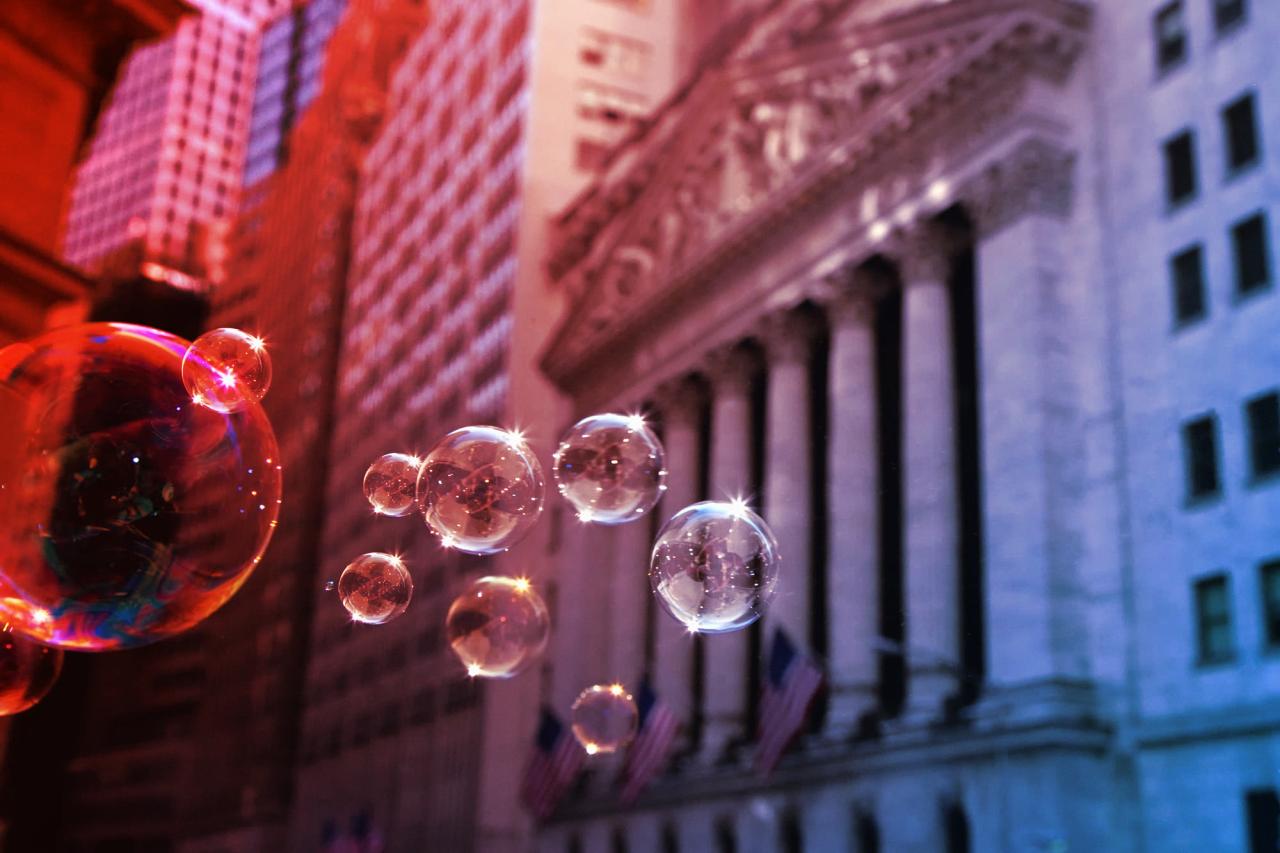 Az aranybika és a buborék: mi hajtja fel a tőzsdét?