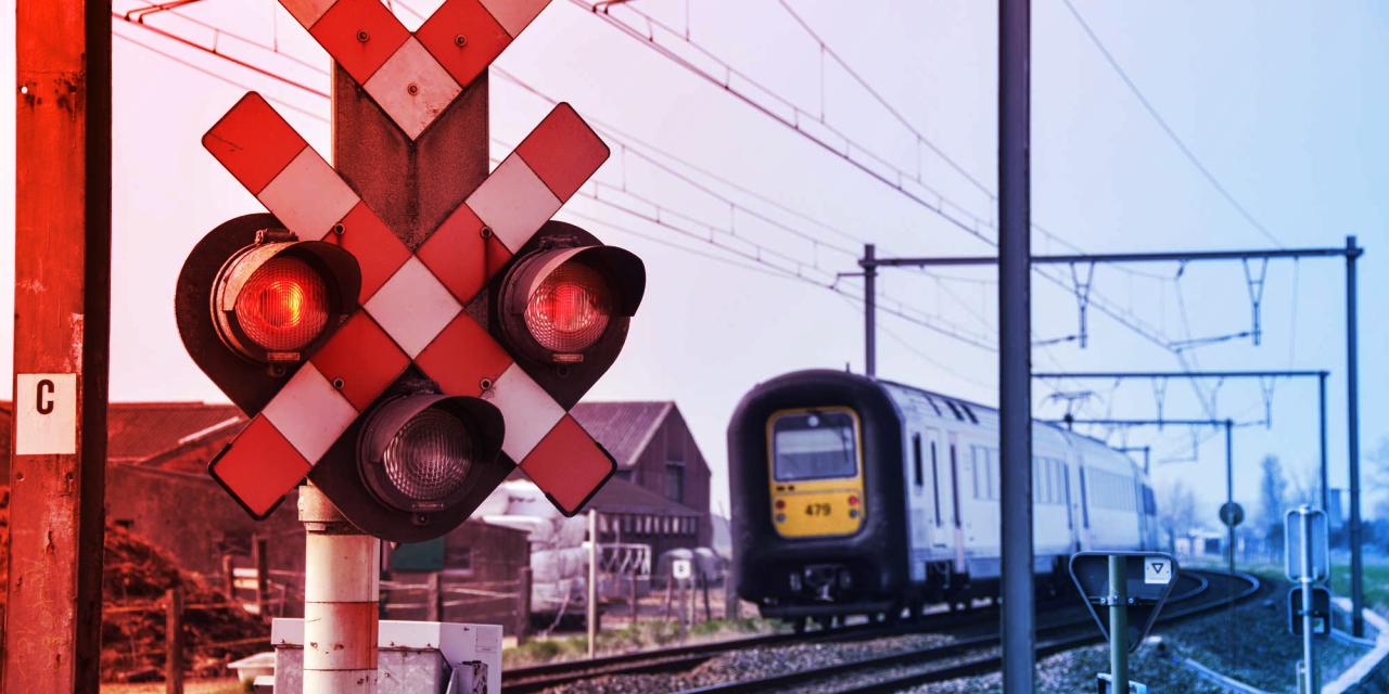 Az önvezető Teslák a sínekre viszik a bajt