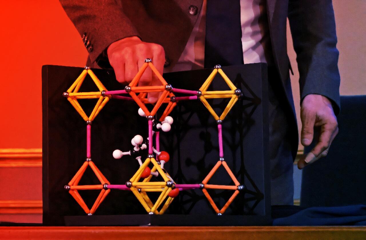 Egy különleges anyag, ami lyukacsos szerkezetével forradalmasíthatja a világot