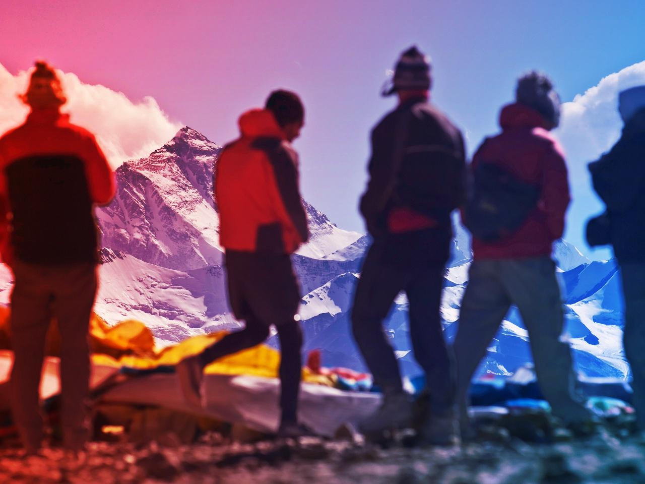 Több száz turistát csapdába ejtett az Everest elképesztő hóvihara