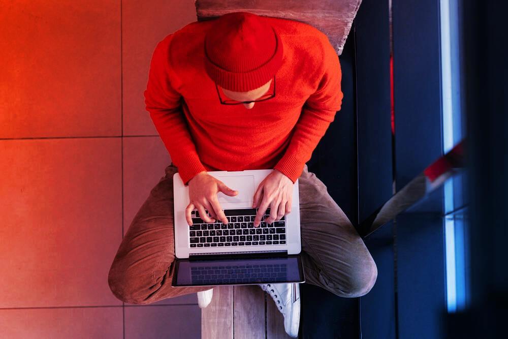 Új bűnbanda zsarolja a Red Hatet, hatalmas adatlopással fenyegetnek