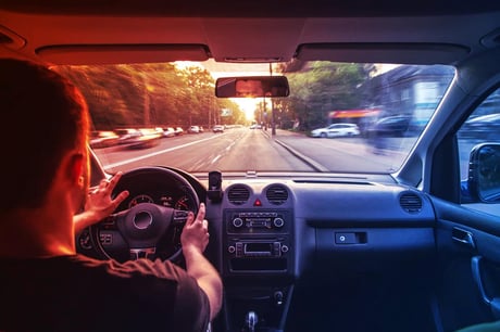 A drága biztosítás az okosmérés felé tereli a fiatal sofőröket