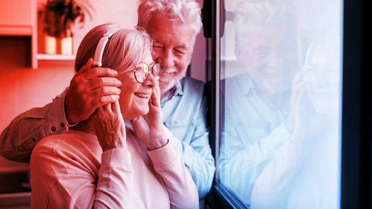 A mindennapi zene fiatalon tartja az idősek agyát