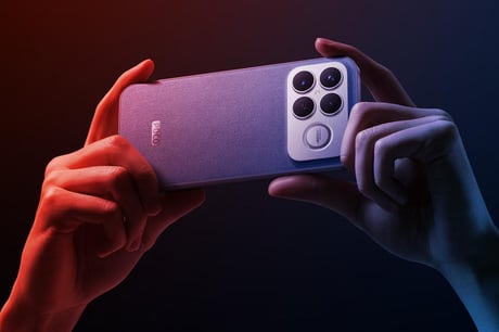 A Poco új telefonja már mélynyomóval támad