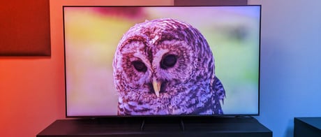 A Samsung Q8F QLED modern tévé, de drága kompromisszumokat jelent