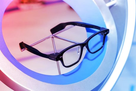 Az Alibaba okosszemüvege is beszállt az MI-háborúba