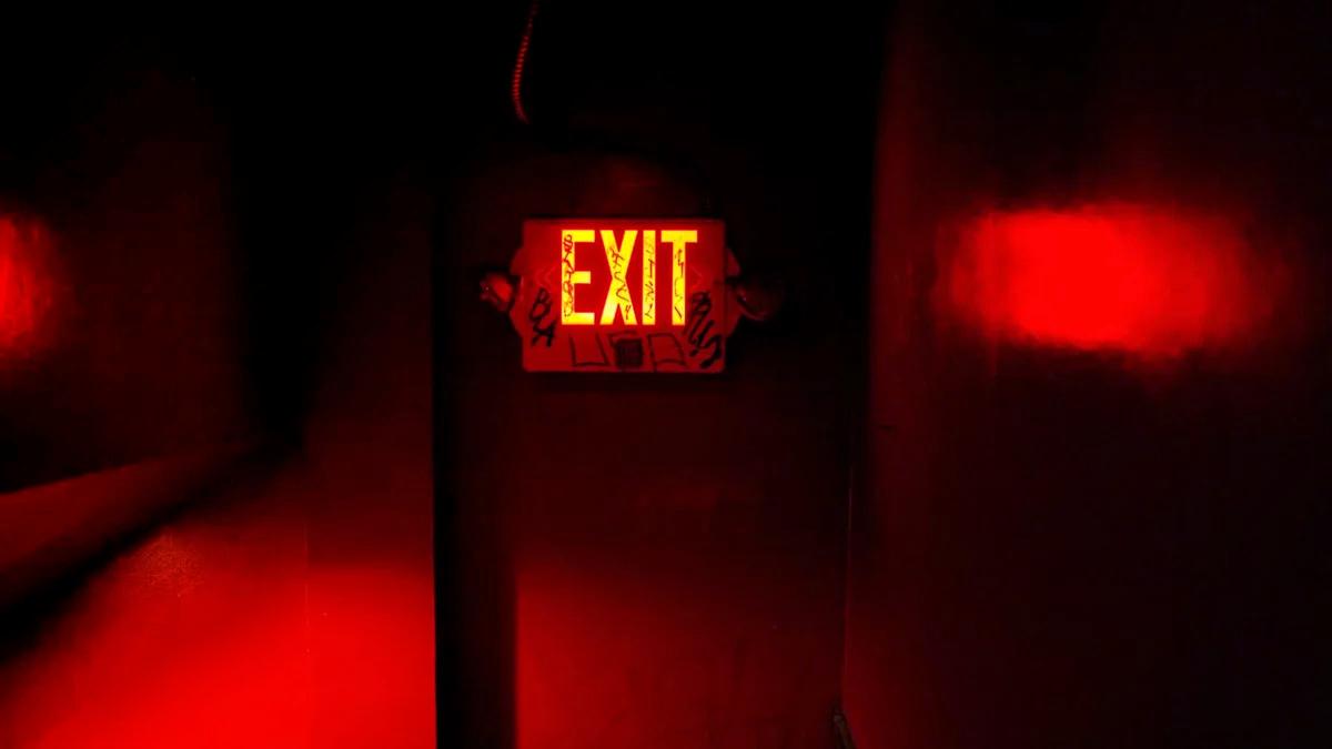 Az amerikai káosz lecsapott: özönlik ki a pénz a kriptóból