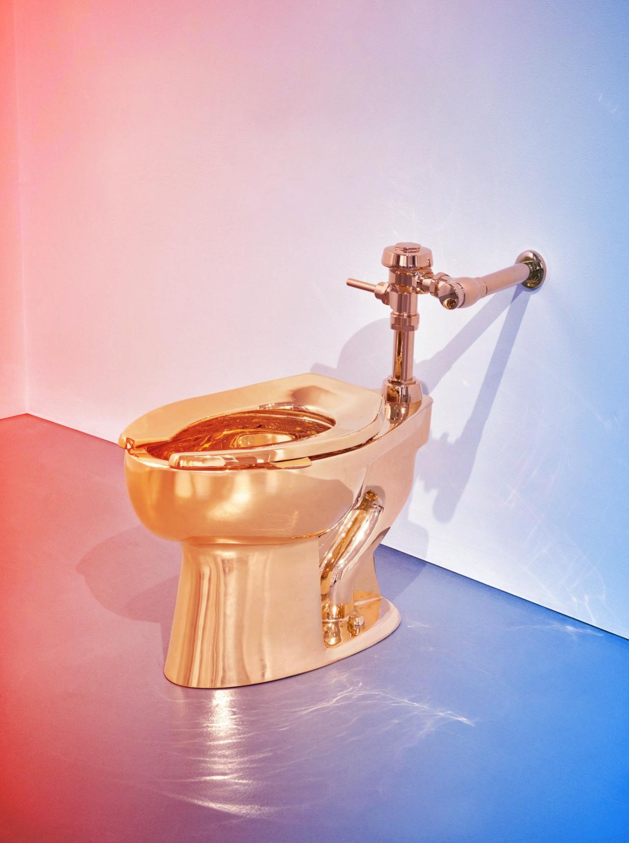 Az aranyvécé: a kapitalizmus trónja eladó