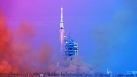 Az életmentő űrakció: a kínai űrhajósok végre hazatérnek