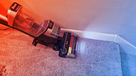 Az erő bajnoka, finomság nélkül: a Shark Stratos állóporszívó tesztje