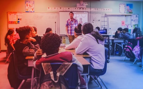 Az MI felforgatja az iskolát: beszélgess, tanulj villámgyorsan!