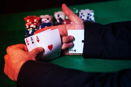 Az MI tényleg jobban viselkedik, ha hagyjuk csalni?