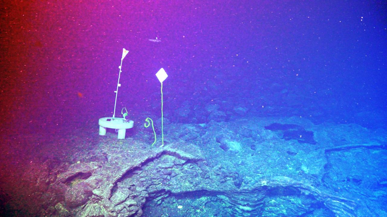 Az oregoni víz alatti vulkán kitörése tovább késik