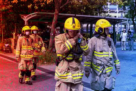 Az óriáscégek milliókat mozgósítanak Hongkong legsúlyosabb tűzvésze után