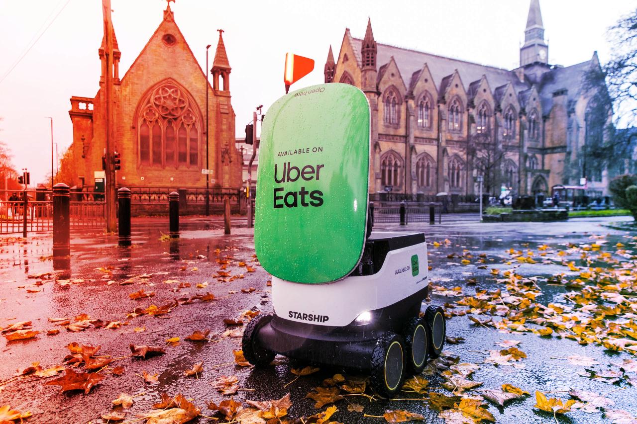 Az Uber Eats már robotokkal szállít – borravaló nélkül