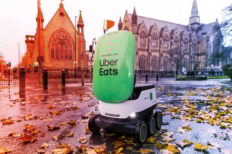 Az Uber Eats már robotokkal szállít – borravaló nélkül