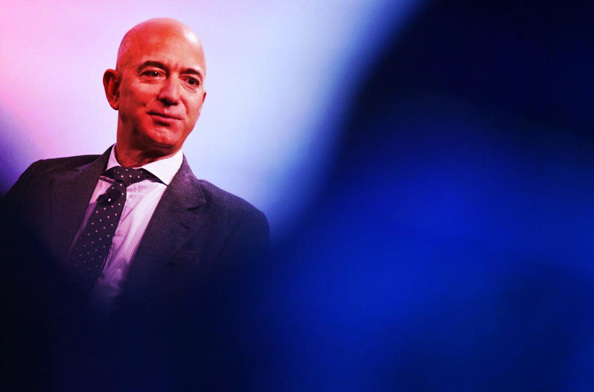 Az új MI-óriás: Bezos a valós világ technológiáját veszi célba