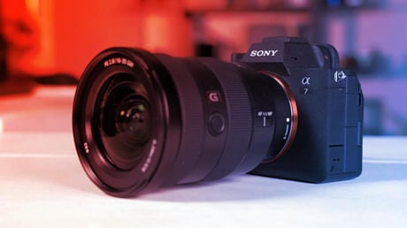 Az új Sony Alpha A7 V napokon belül befut