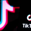 Az új TikTok-trükk: eltűnik az MI-szemét a hírfolyamból?