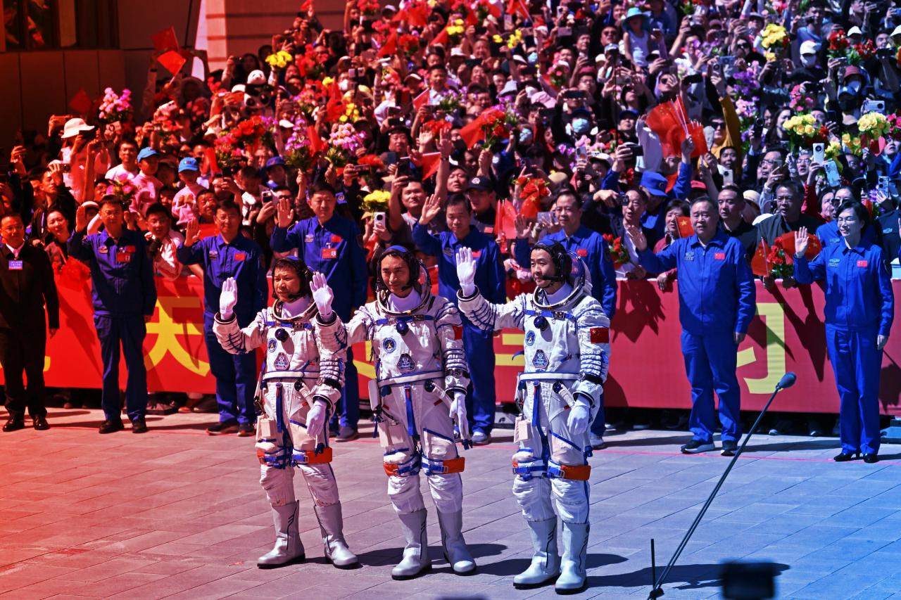 Az űrből hazajutni nehéz: kínai űrhajósok bajban