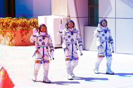 Az űrszemét miatt rekedtek kínai űrhajósok a világűrben