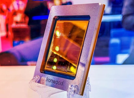 Itt a Google új TPU v7 Ironwood csipje