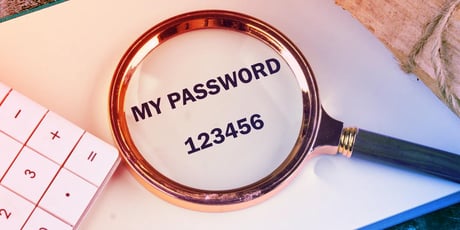 Louvre-botrány, elavult jelszavak miatt bénult le a rendszer