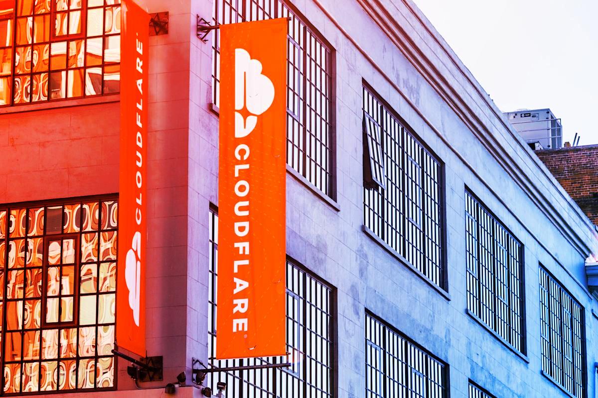 Majdnem leállt az internet – nem hackertámadás bénította a Cloudflare-t